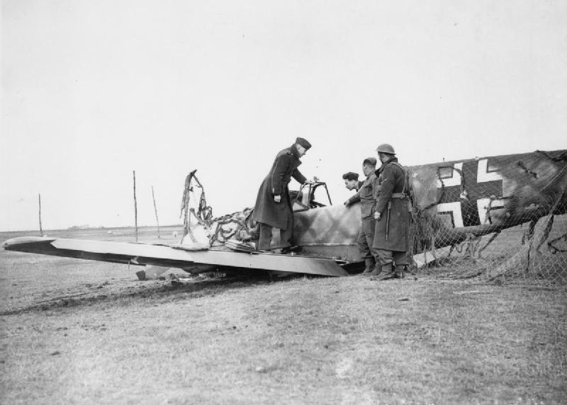 RAF personnel and soldiers inspect Messerschmitt Bf 109E-4 W.Nr. 1988 Black 7 of 5.JG 54