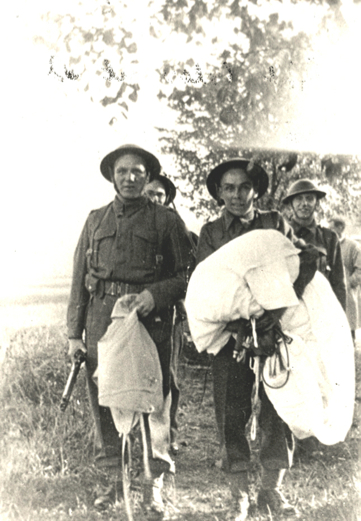 Soldiers with Schumann&#39;s parachute