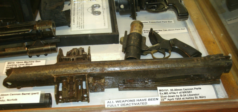 MG 151 &#38; Flare pistol