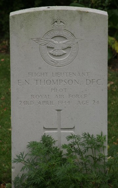 2a  Grave of  FltLt Thompson.
