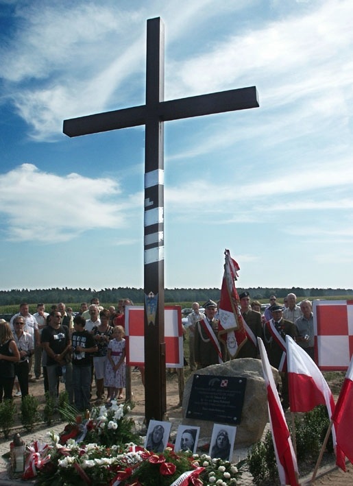 no.-21002810029-eskadra-bombowa-lekka-4th-september-2011-memorial-dedication