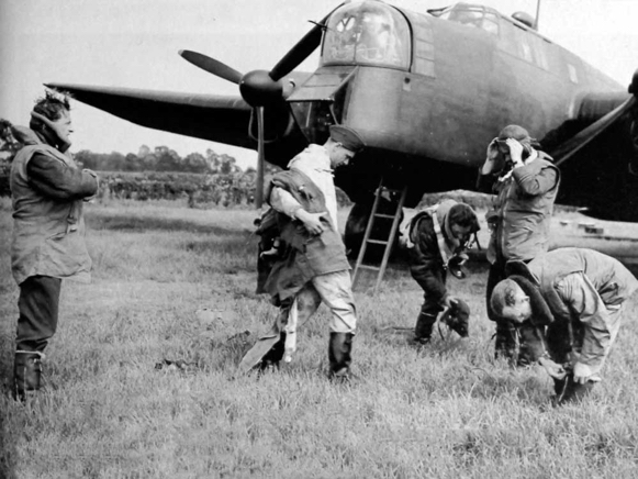 RAF-Whitley-bomber-crew-prepare-for-op