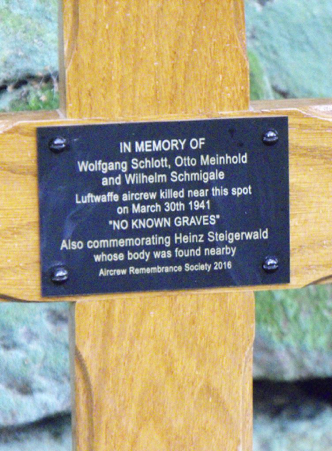 2 b Memorial for Wolfgang Schlott    crew    23.10.2016 x3