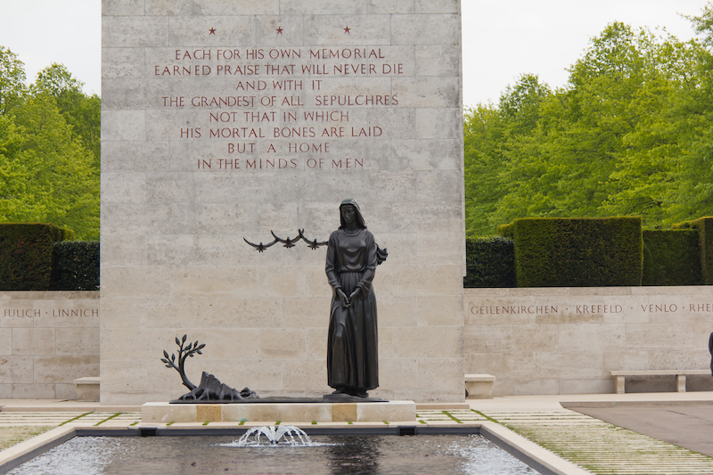 Netherlands_American_Cemetery_and_Memorial-2558